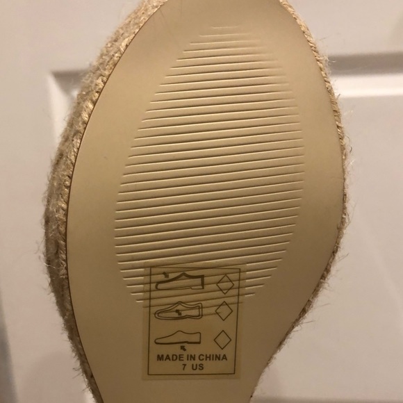 White Wedge Shoe 👠 - Picture 4 of 4